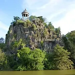 Cosy Parisian Apartment By The Buttes Chaumont